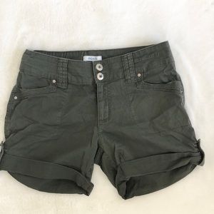 Ricki’s army green roll tab shorts size 4